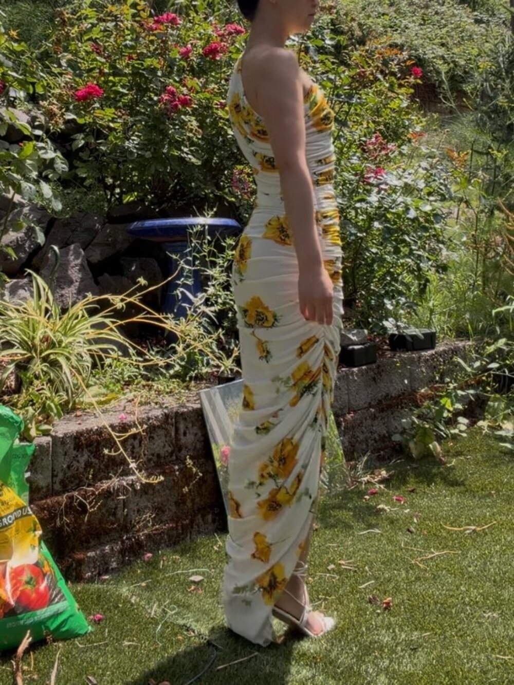 ALAÏA WHITE/YELLOW PRINTED CUTOUT DRESS - Picture 8 of 9